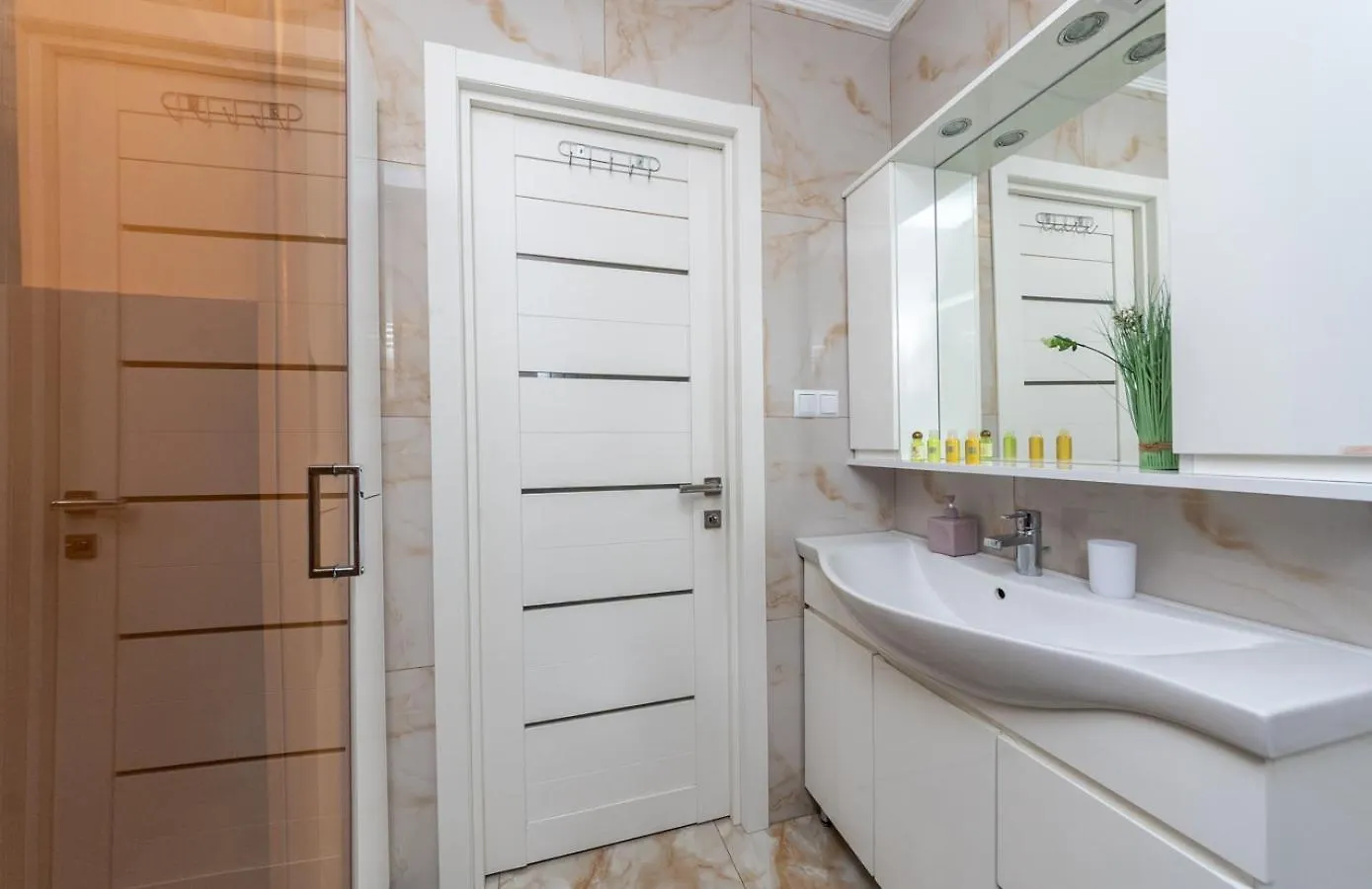 Vip Apartment Near Arena City Kyiv