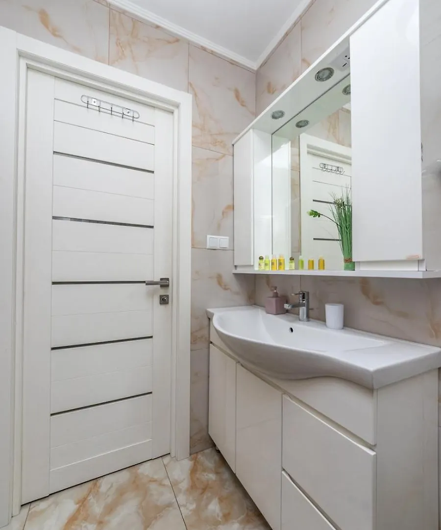 Vip Apartment Near Arena City Kyiv
