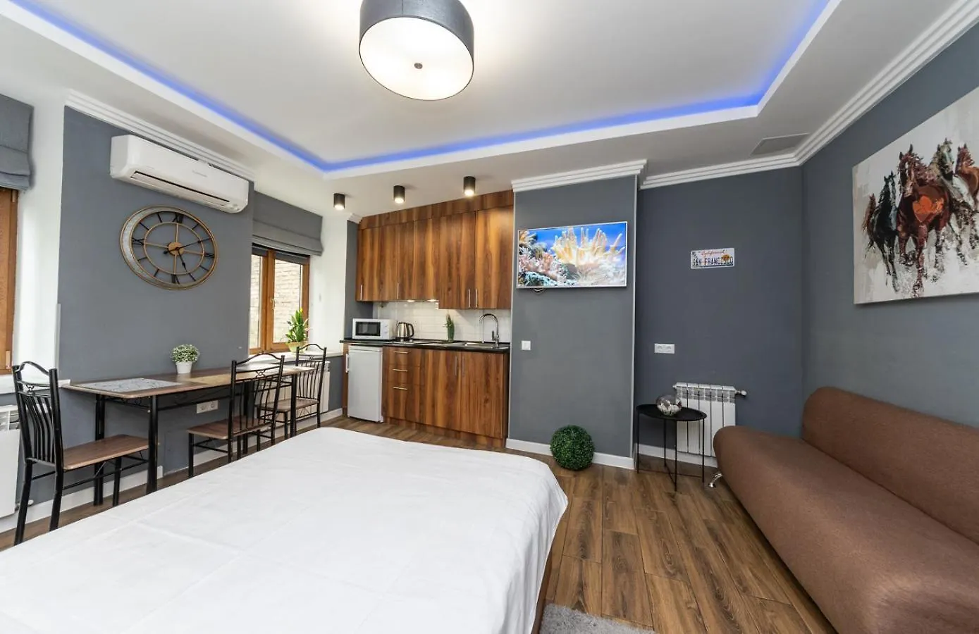 Vip Apartment Near Arena City Kyiv