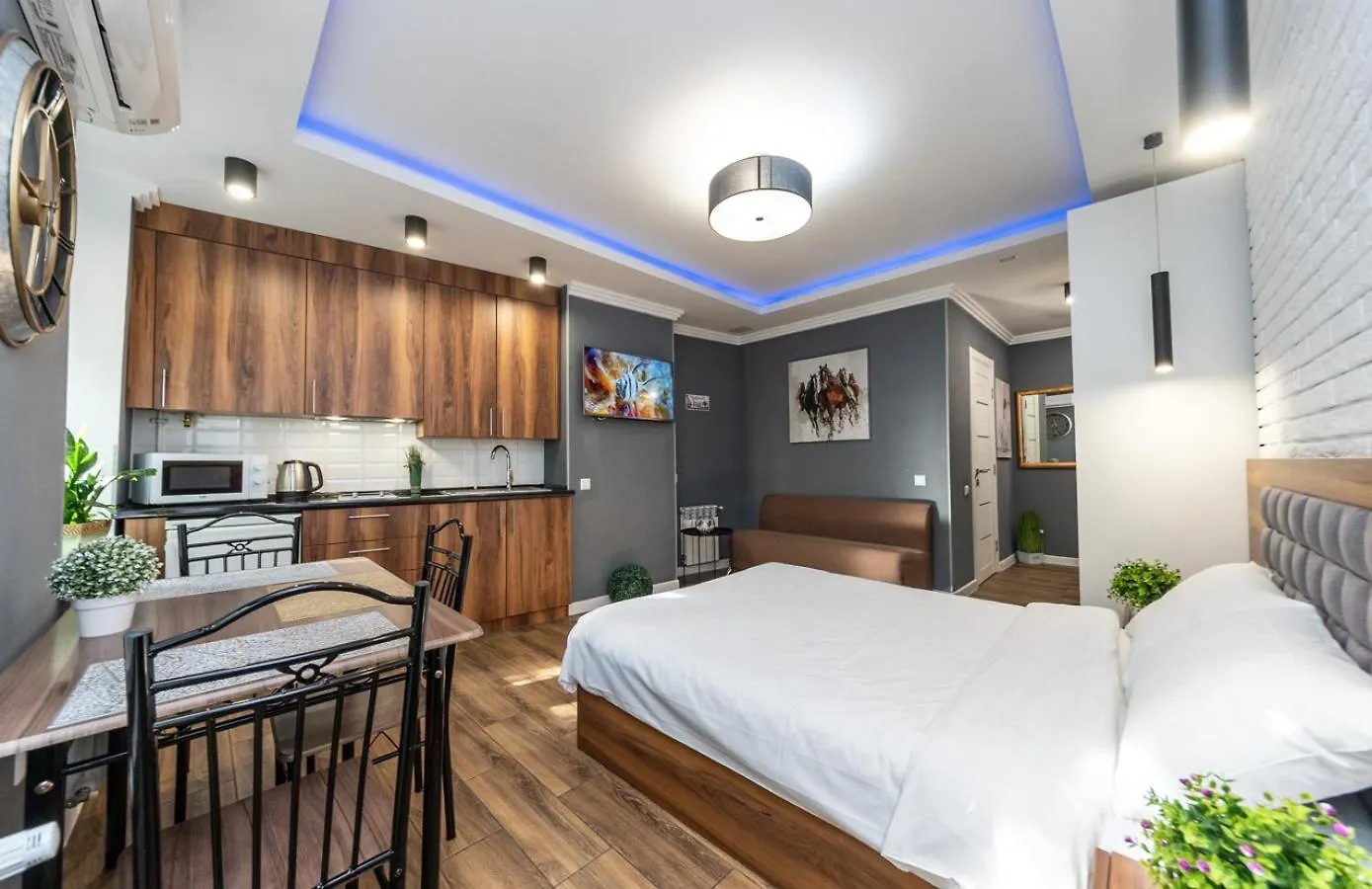 Vip Apartment Near Arena City Kyiv