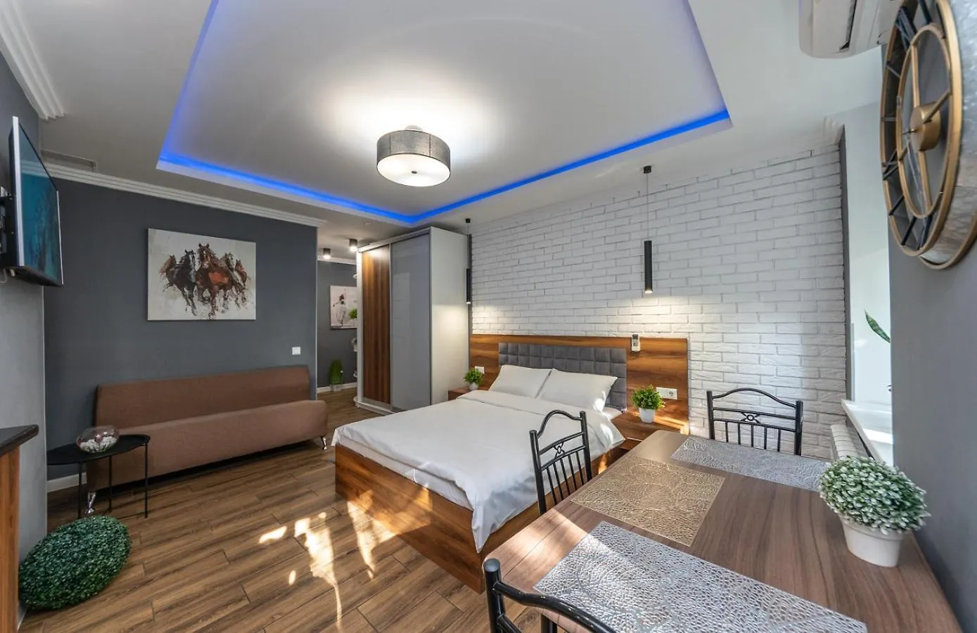 Vip Apartment Near Arena City location