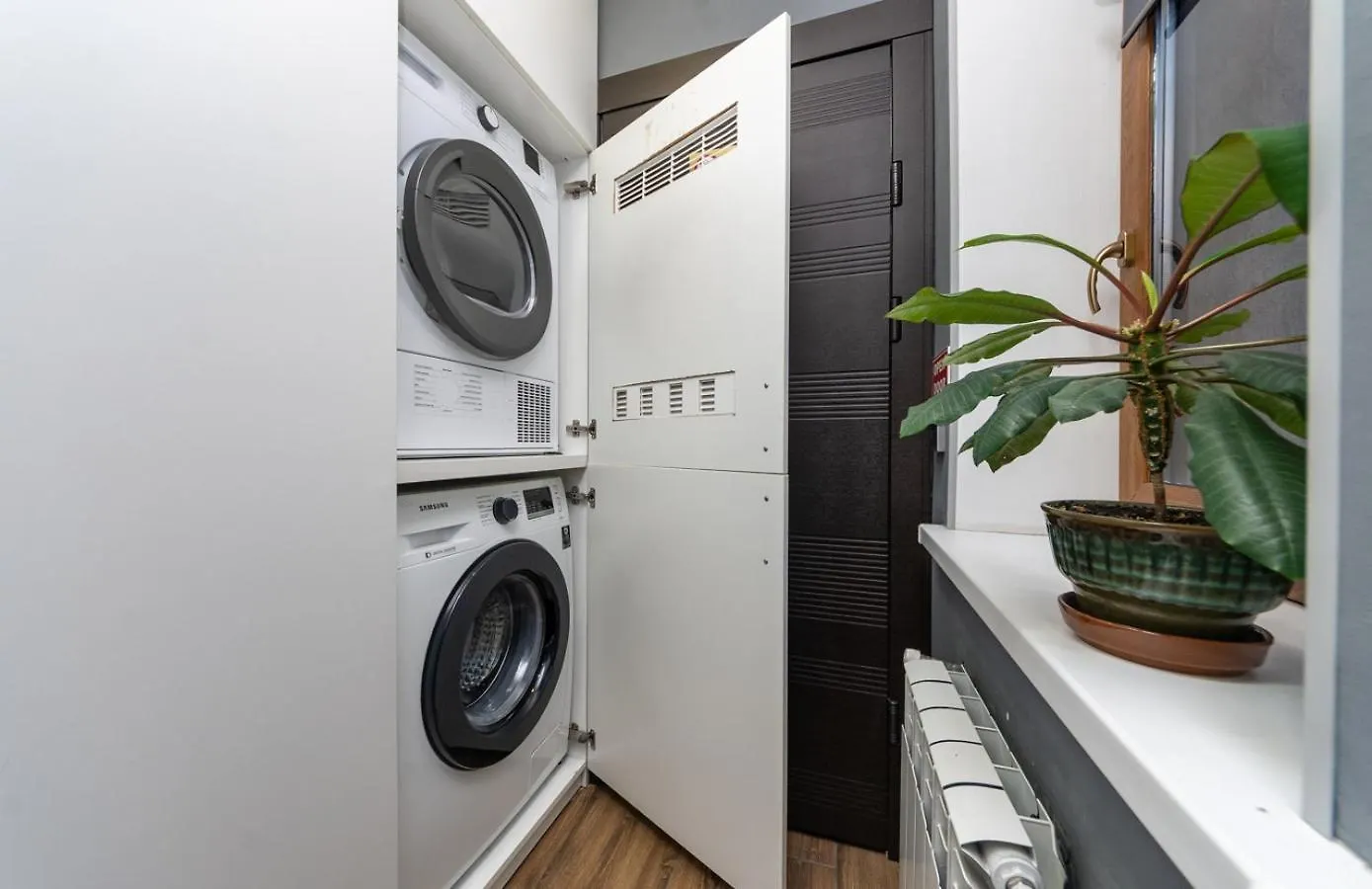 Vip Apartment Near Arena City Kyiv